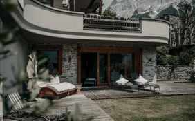 Der Saunagarten lädt zum Entspannen ein 